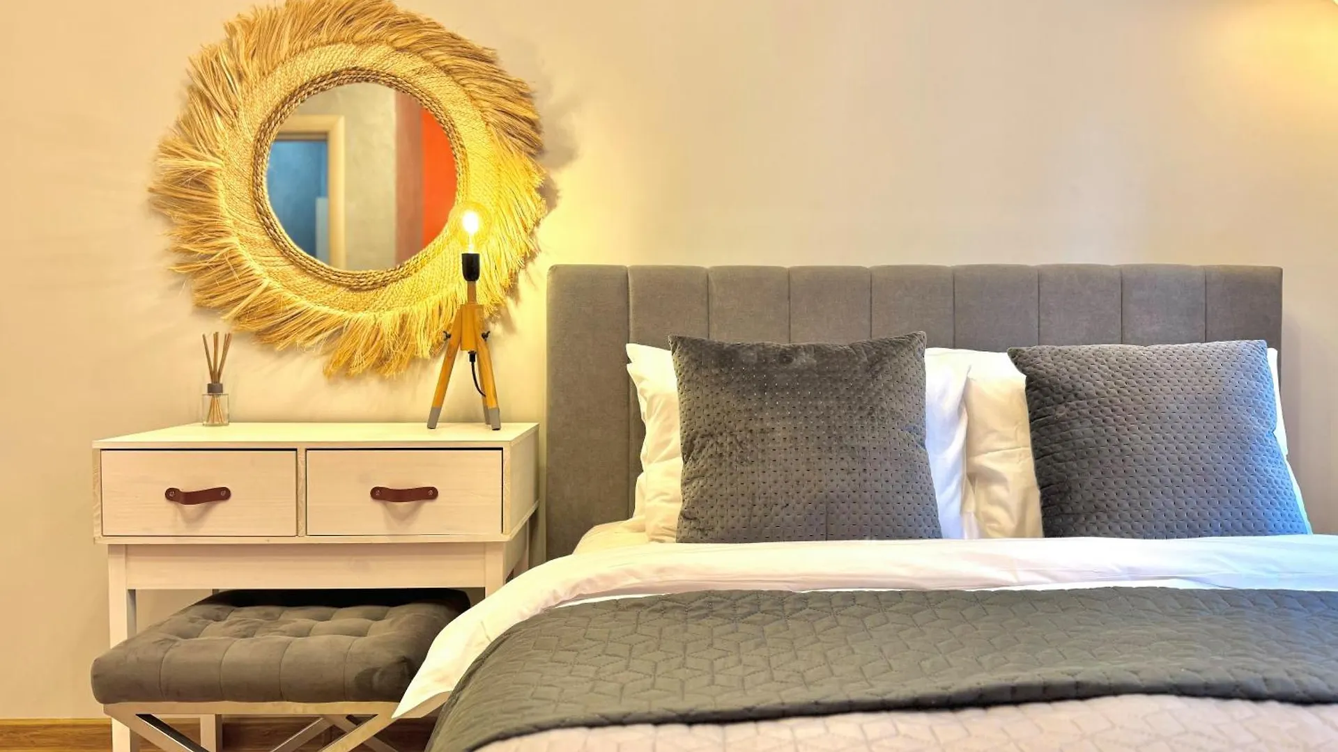 Top Centre 2Bed Apartment For 5 Guests 2 Minutes From High Street Plovdiv Bulgarien